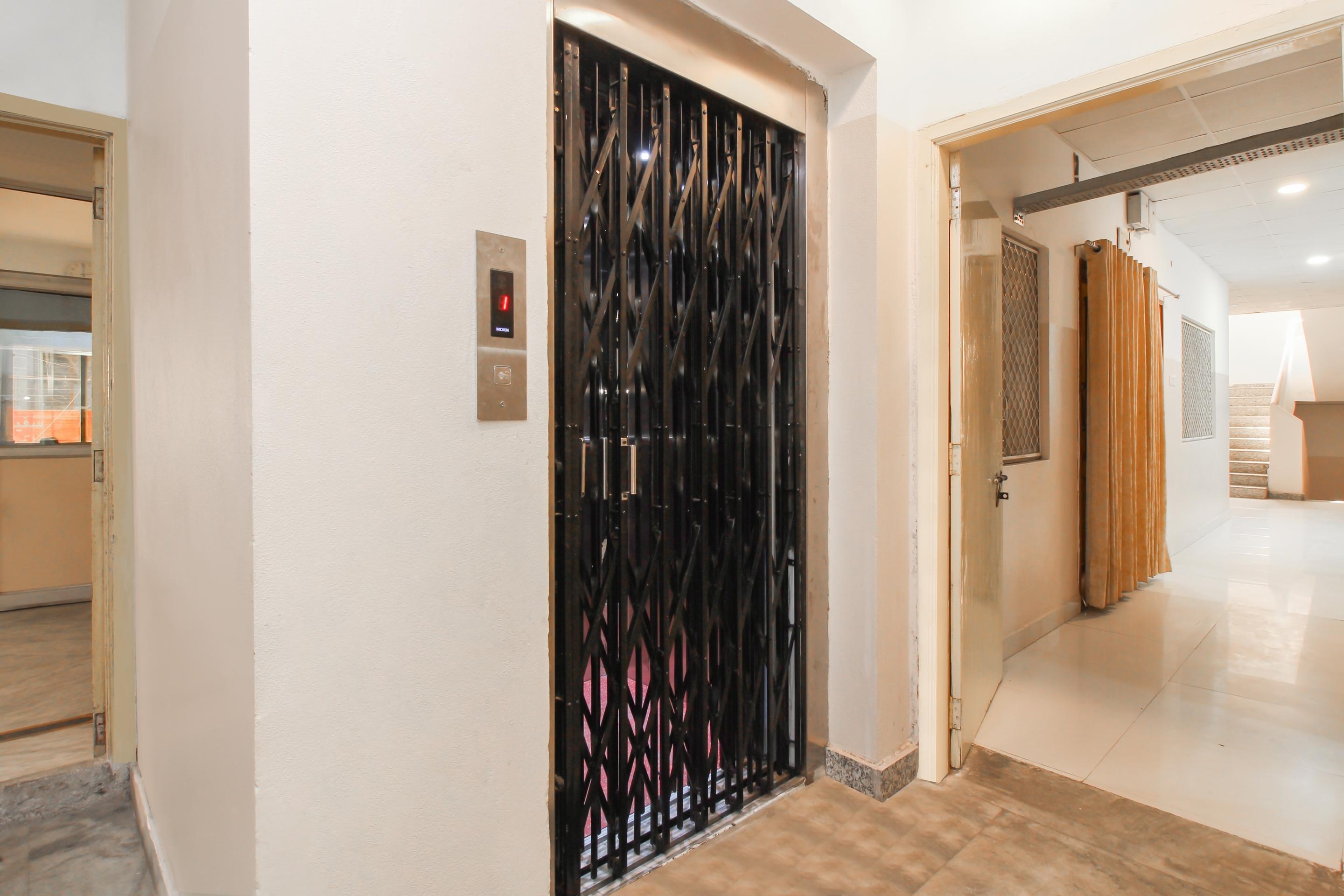 Oyo 37499 Saba Service Apartments Haidarábád Kültér fotó